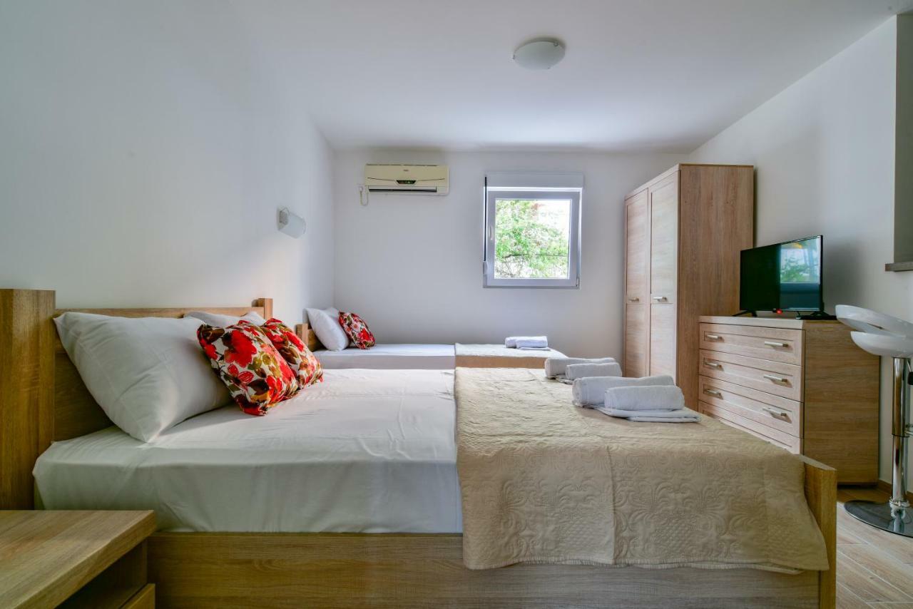 Apartmani Marina Kopitovic Petrovac Buitenkant foto