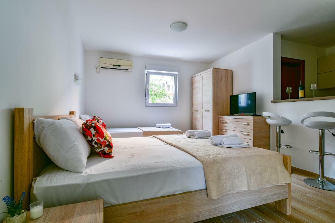 Apartmani Marina Kopitovic Petrovac Buitenkant foto
